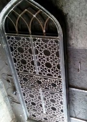 پنجره با ارتفاع بلند و چهارچوب ازکف پهن گره سازی شده اهواز